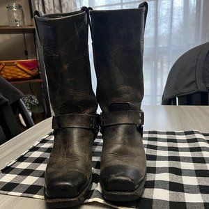EUC Frye Harness 12R Boots Charcoal Gray Distressed Womens Size 9